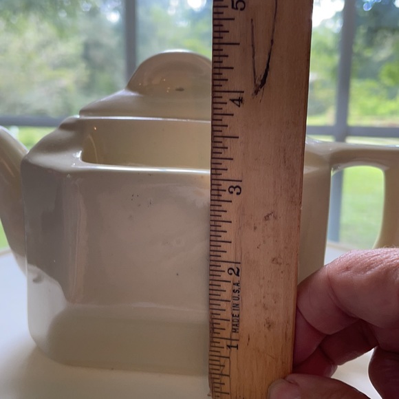 Vintage: Small White Teapot with 2 Bag Holders - Picture 9 of 9